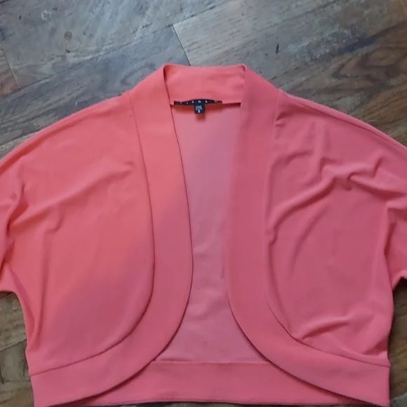 9 for $10 M&M Cropped cardigan - Picture 3 of 7